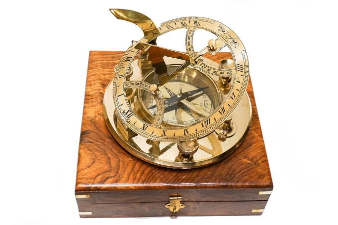 Zegar słoneczny z kompasem powszechnie stosowany przez Żeglarzy i Podróżników