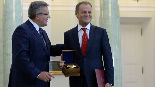 Prezydent RP Bronisław Komorowski podarował mosiężną busolę żeglarską z Sklep.marynistyka.org Premierowi Tuskowi z życzeniami owocnej podróży przez politykę europejską i szczęśliwego powrotu