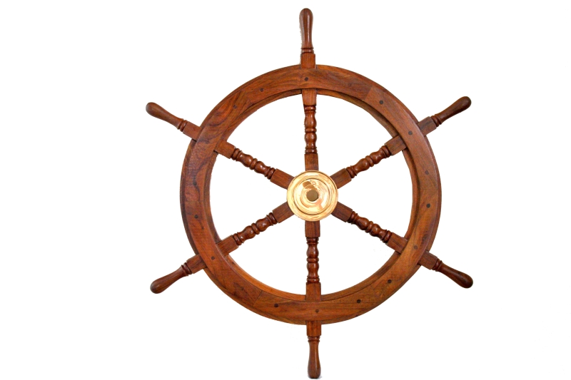 Drewniane koło sterowe, symbol trzymania steru władzy