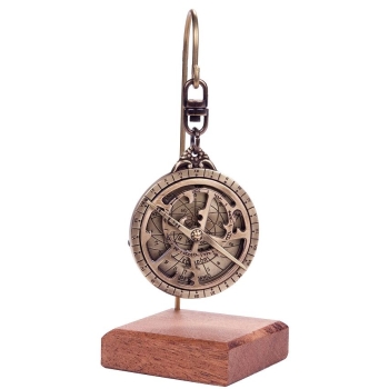 Astrolabium - miniatura H81 na podstawie drewnianej.