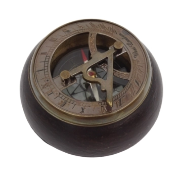Mosiężny kompas i zegar słoneczny na podstawie drewnianej NC2865