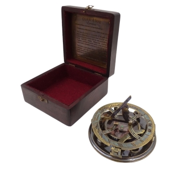 Ekskluzywny kompas żeglarski z mosiądzu, stylowy kompas z zegarem słonecznym Williama Gilberta w pudełku