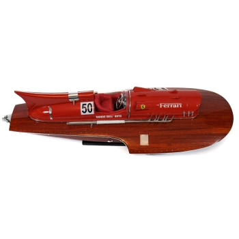 Prestiżowy model wyścigowego hydroplanu “Arno XI”, jedyna łódź motorowa z silnikiem Ferrari, w 1953 roku ustanowił rekord prędkości