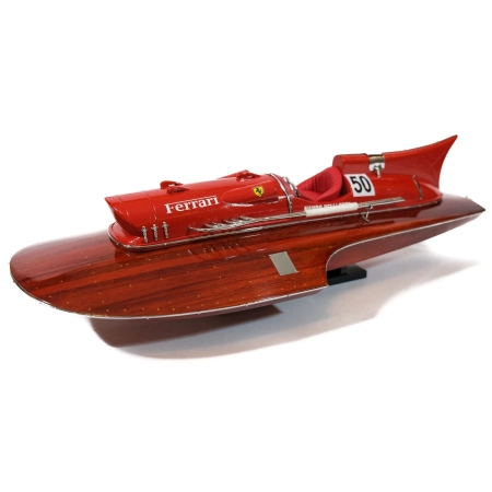 Prestiżowy model wyścigowego hydroplanu “Arno XI”, jedyna łódź motorowa z silnikiem Ferrari, w 1953 roku ustanowił rekord prędkości