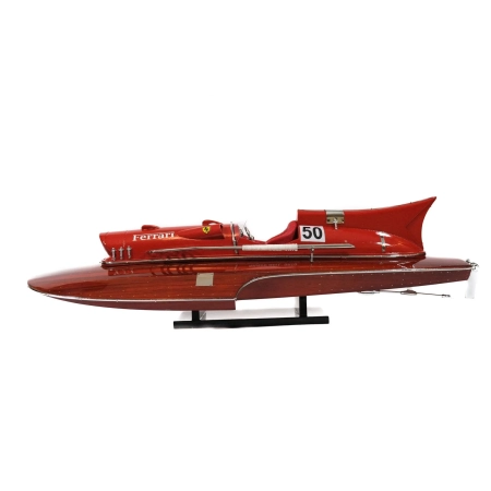 Prestiżowy model wyścigowego hydroplanu “Arno XI”, jedyna łódź motorowa z silnikiem Ferrari, w 1953 roku ustanowił rekord prędkości