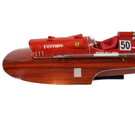 Prestiżowy model wyścigowego hydroplanu “Arno XI”, jedyna łódź motorowa z silnikiem Ferrari, w 1953 roku ustanowił rekord prędkości