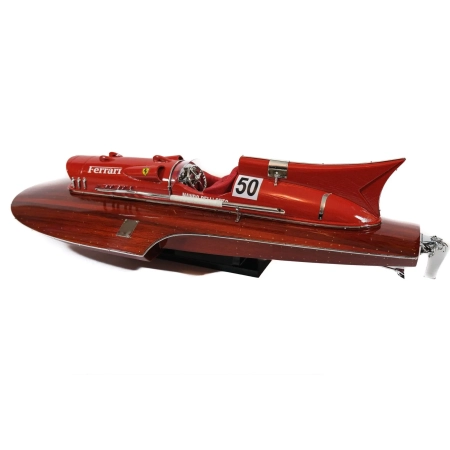 Prestiżowy model wyścigowego hydroplanu “Arno XI”, jedyna łódź motorowa z silnikiem Ferrari, w 1953 roku ustanowił rekord prędkości
