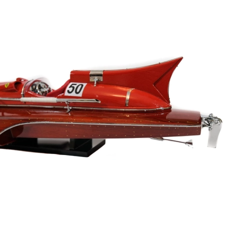 Prestiżowy model wyścigowego hydroplanu “Arno XI”, jedyna łódź motorowa z silnikiem Ferrari, w 1953 roku ustanowił rekord prędkości