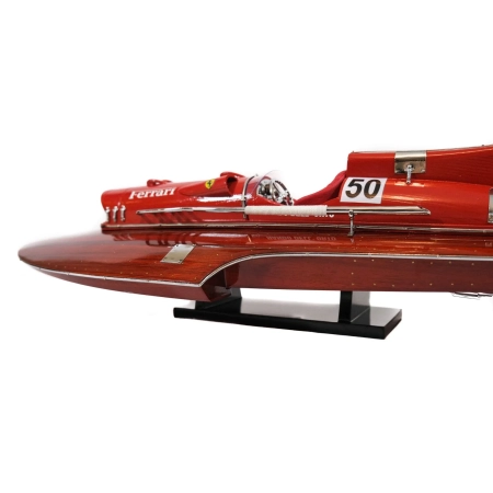 Prestiżowy model wyścigowego hydroplanu “Arno XI”, jedyna łódź motorowa z silnikiem Ferrari, w 1953 roku ustanowił rekord prędkości