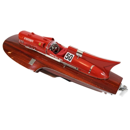 Prestiżowy model wyścigowego hydroplanu “Arno XI”, jedyna łódź motorowa z silnikiem Ferrari, w 1953 roku ustanowił rekord prędkości