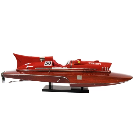 Prestiżowy model wyścigowego hydroplanu “Arno XI”, jedyna łódź motorowa z silnikiem Ferrari, w 1953 roku ustanowił rekor