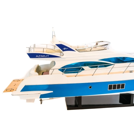 Azimut 64 Flybridge - olbrzymi, marynistyczny model włoskiej łodzi motorowej 85cm